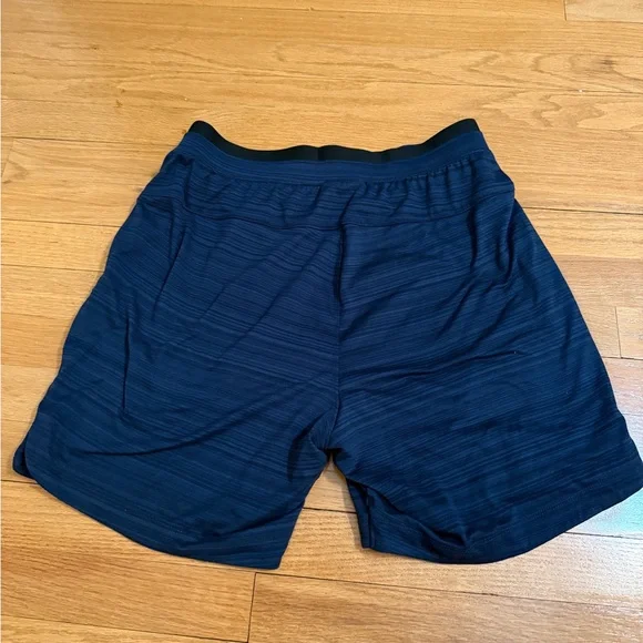 Champion Men’s Medium Blue Shorts Lightly Used - Picture 3 of 5